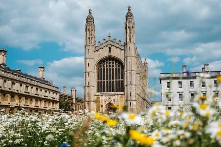 What Are Some Famous Landmarks and Attractions in the UK That I Can Visit During My Studies?