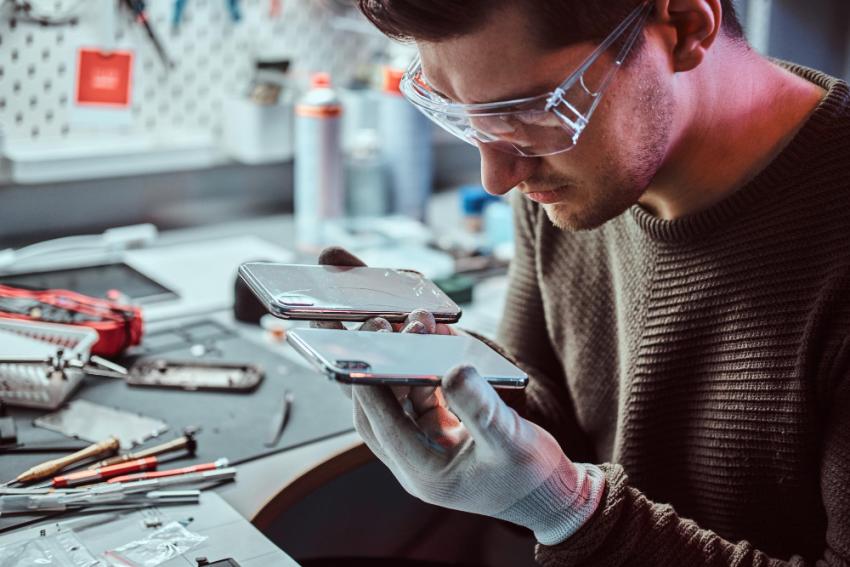 Phone Acting Up? What to Know Before Choosing a Phone Fix Orlando