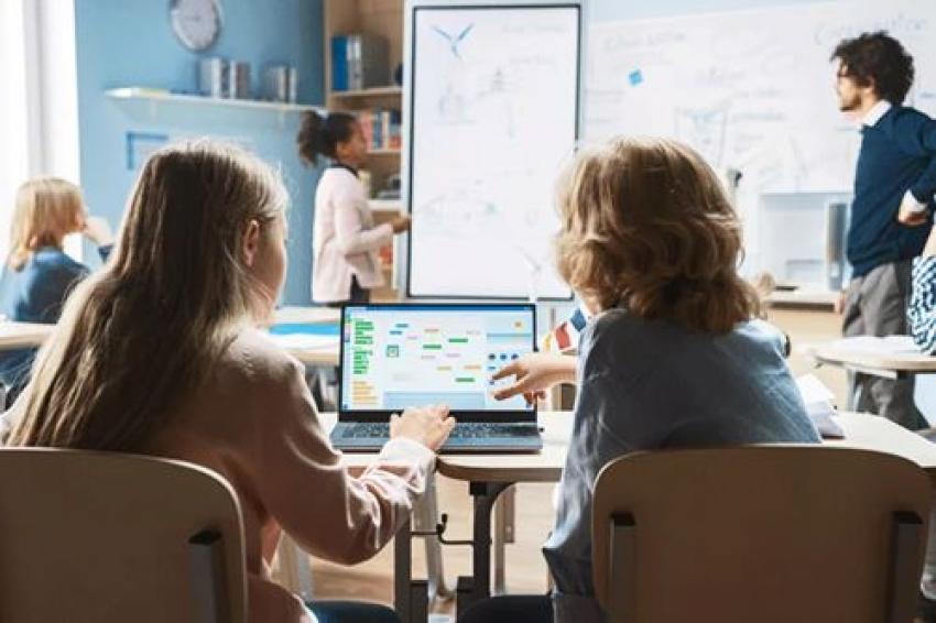 The Role of Artificial Intelligence in Real-Time Supply Chain Management and Optimization